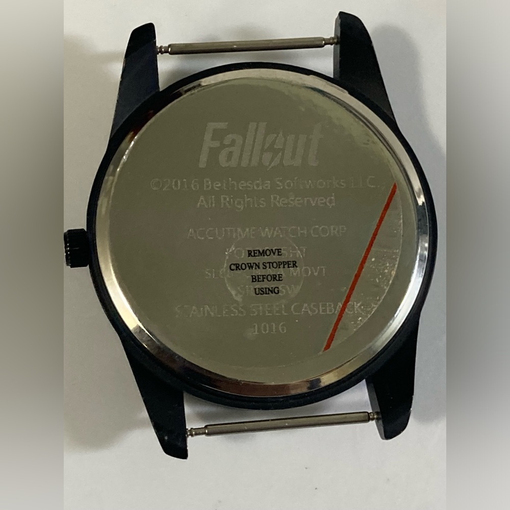 Fallout 2016 Vault Boy watch, Accutime, new battery, extra nato strap, RARE - Picture 12 of 17